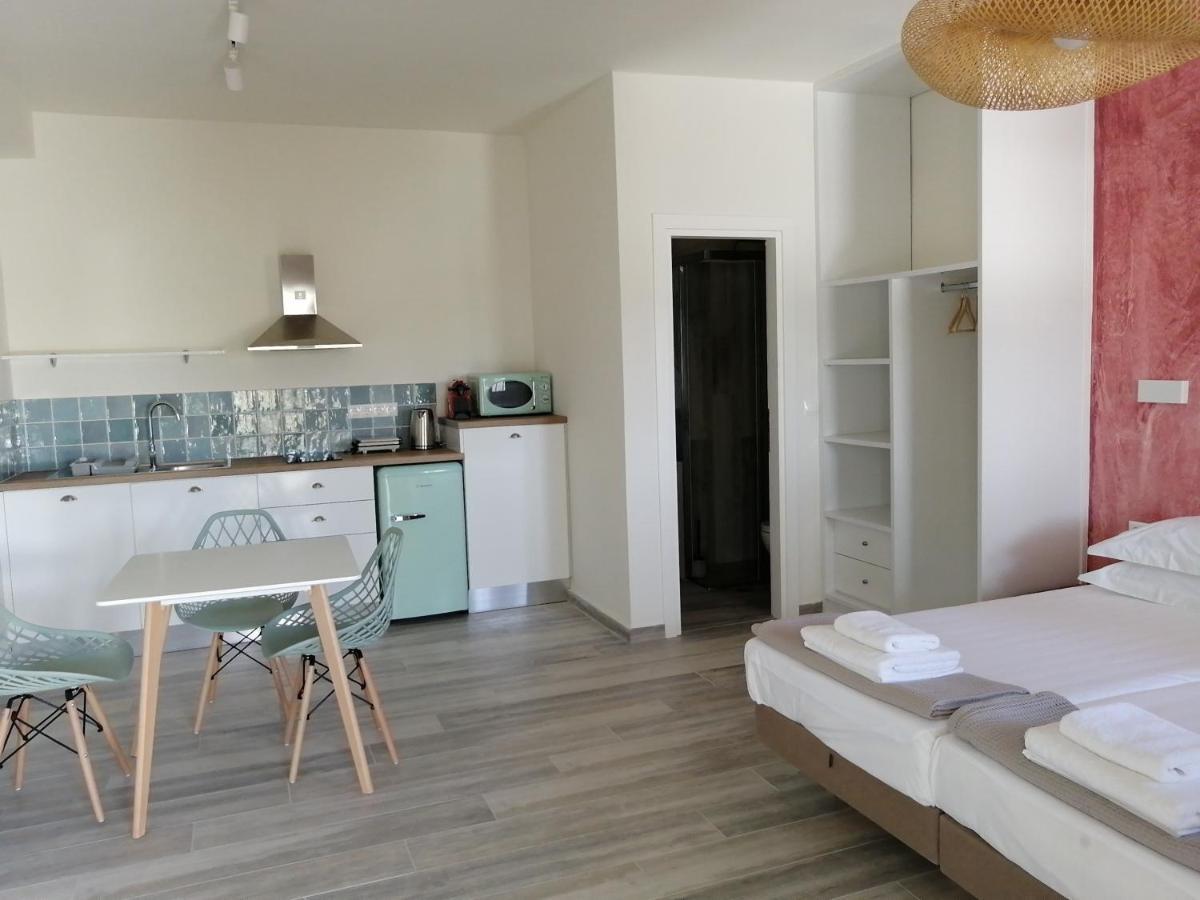 Villa Nena - Studio Suites Каламі Екстер'єр фото